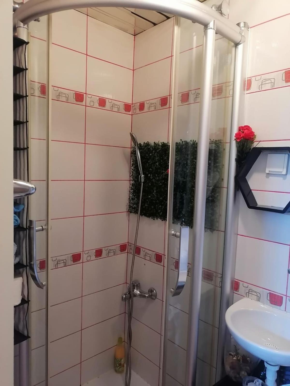 Small Low Cost Studio Beograd Eksteriør billede