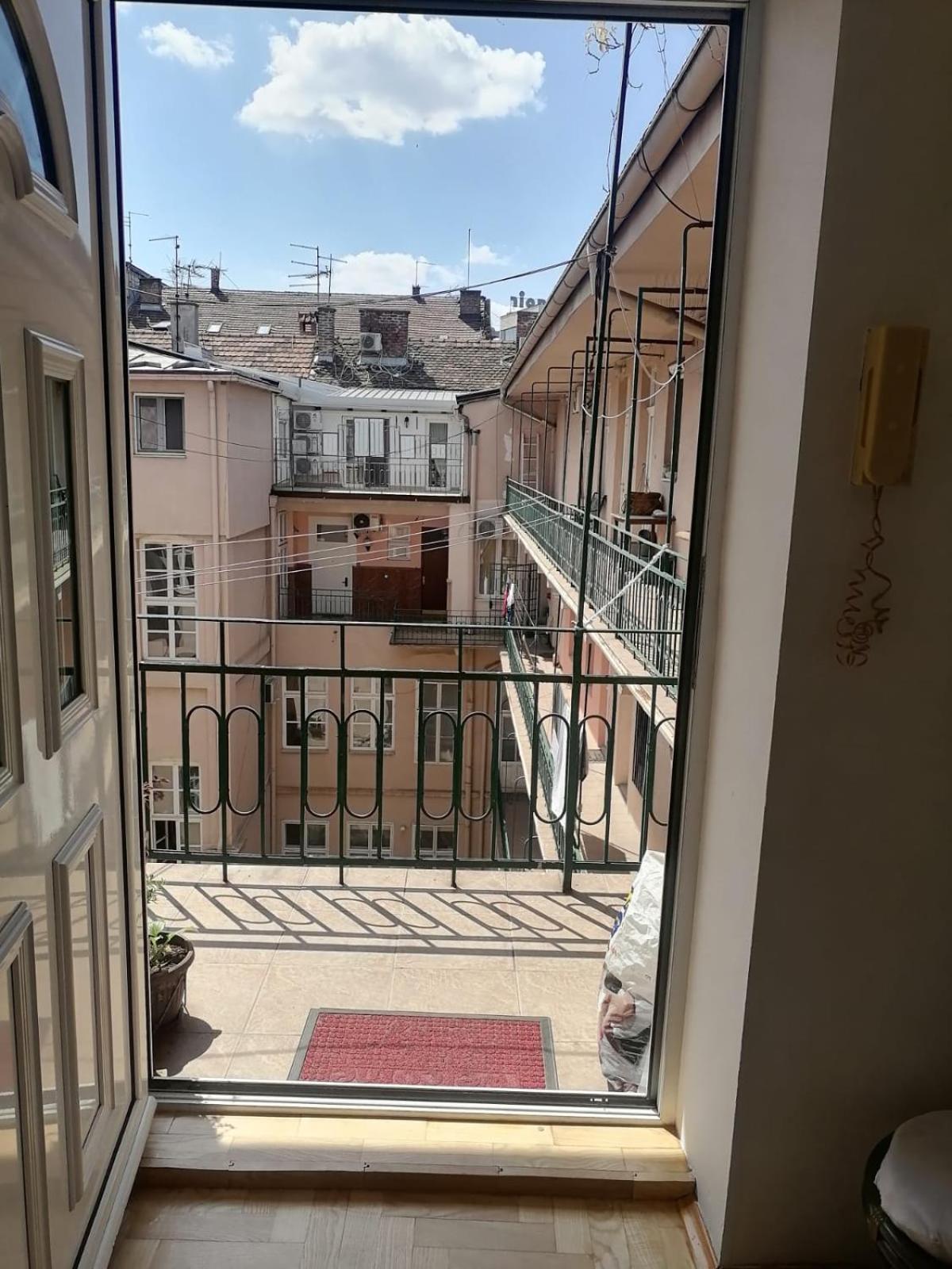 Small Low Cost Studio Beograd Eksteriør billede